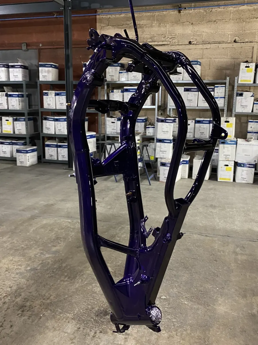 Cadre tubulaire moto violet candy