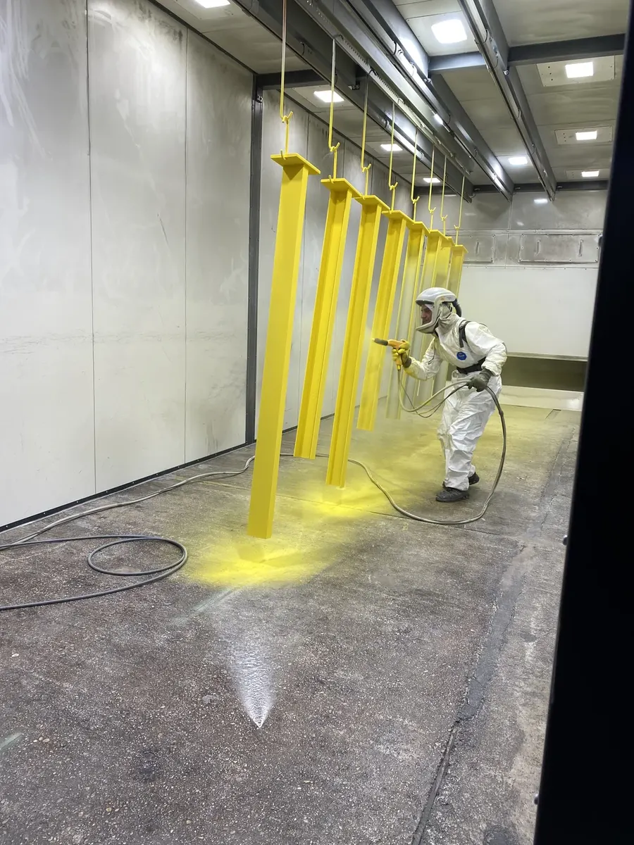 Série industrielle mécano-soudée thermolaquée jaune sécurité RAL 1003